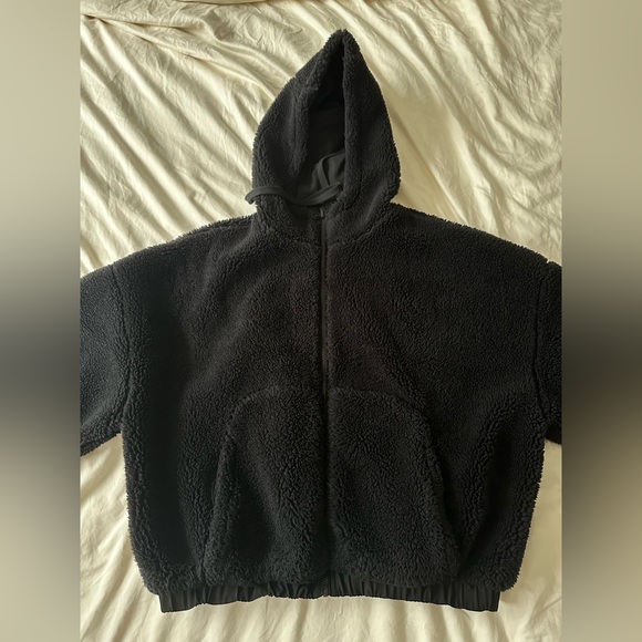 Alo Yoga Duality Reversible Sherpa Jacket - Picture 12 of 16